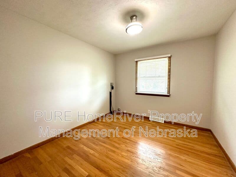 Omaha House: 12143 Ohern St