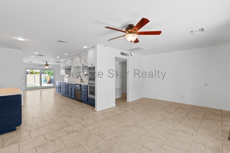 Scottsdale House: 8610 E Oak St