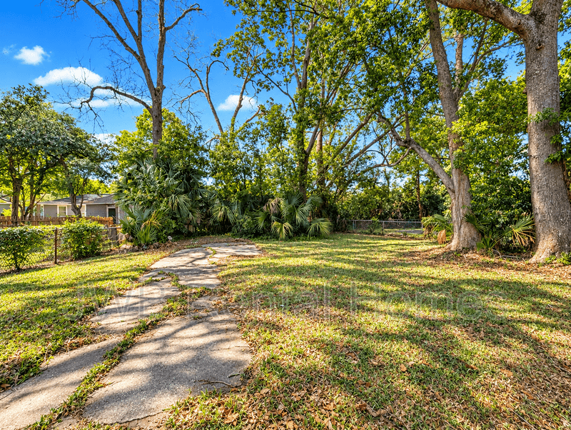 Jacksonville House: 1530 10th St W
