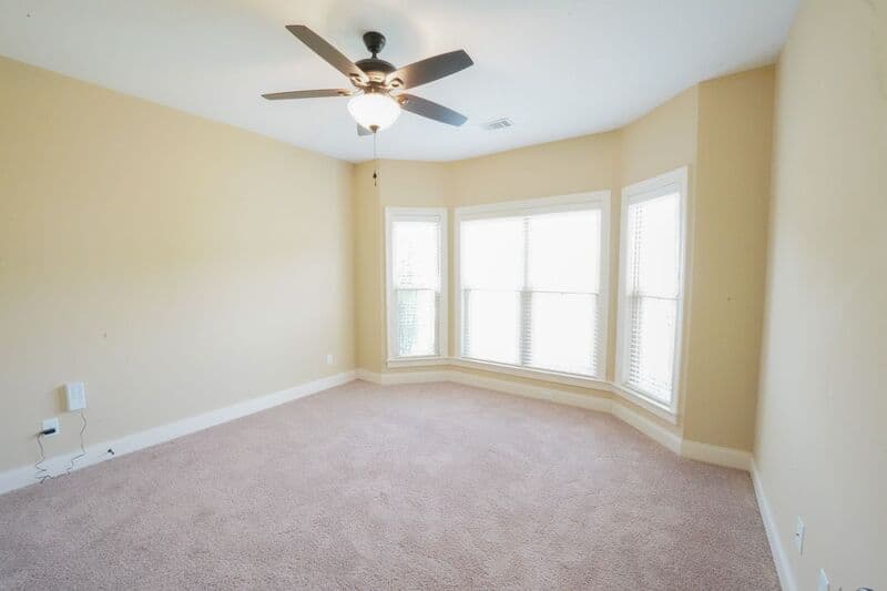 Savannah House: 146 Laguna Way