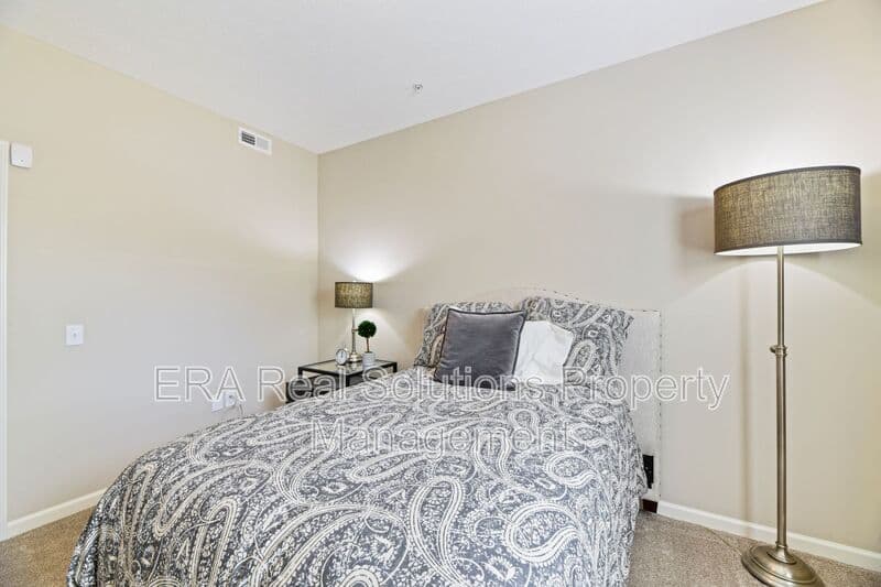 Columbus Condo: 1581-204 Gilmore Park Ave