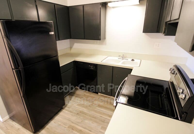 Idaho Falls House: 220 N Fanning
