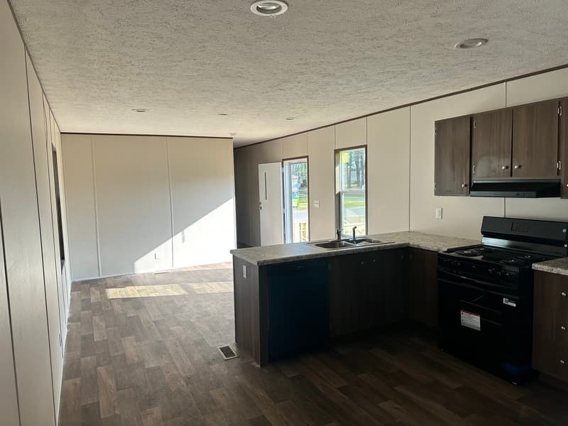 Lumberton House: 3525 E Elizabethtown RD