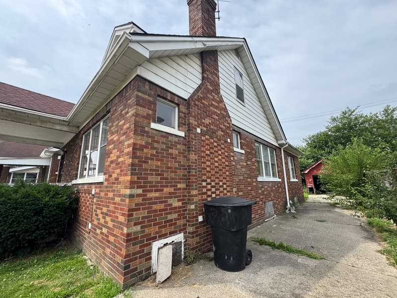 Detroit House: 11125 Cloverlawn Avenue