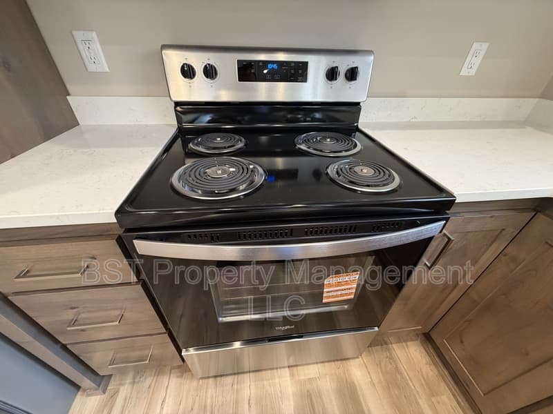 Keizer Townhome: 4035 Filbert St NE, Keizer, OR 97303