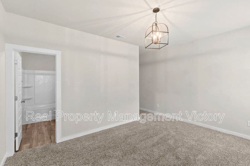 Clanton House: 275 Avalon Way