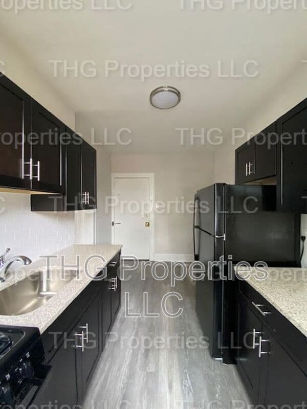 Orange Condo: 678 Scotland Rd.