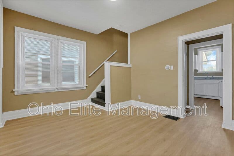 Columbus House: 2545 Sullivant Ave