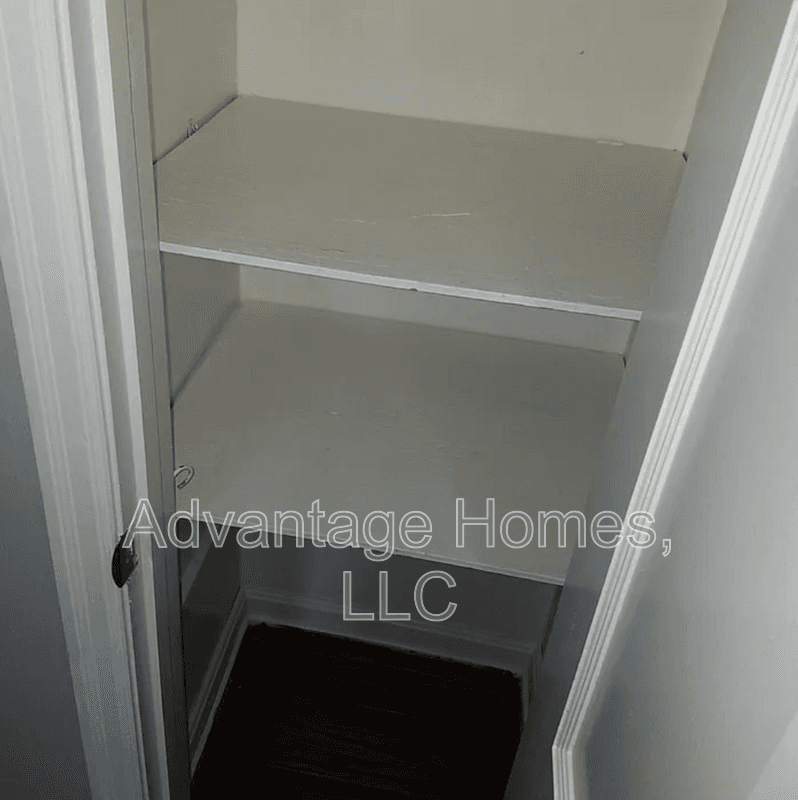 Kansas City House: 415 East 63rd Ter