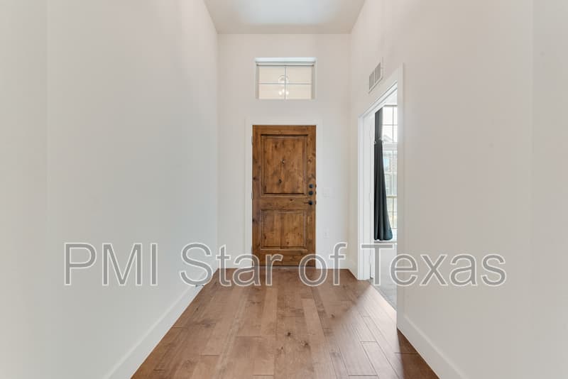 Arlington Townhome: 889 Birds Fort Trail