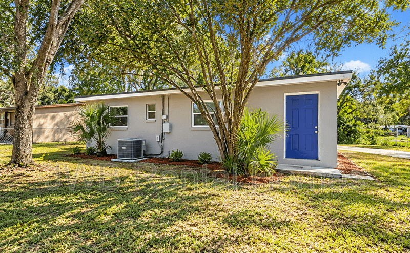 Jacksonville House: 3923 Leonard Cir W