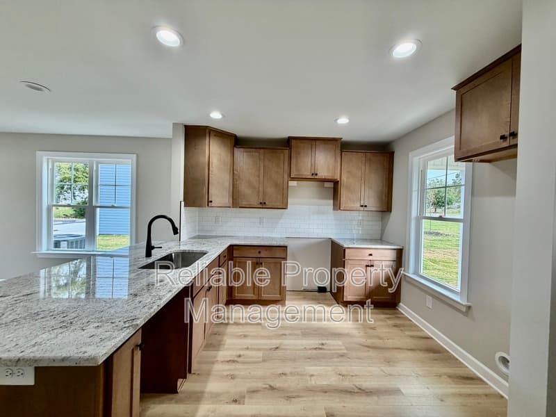 Pine Level Townhome: 426 W Main St