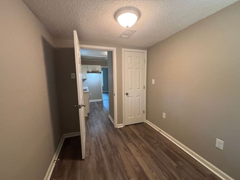 Memphis House: 2887 Woodlawn Terrace