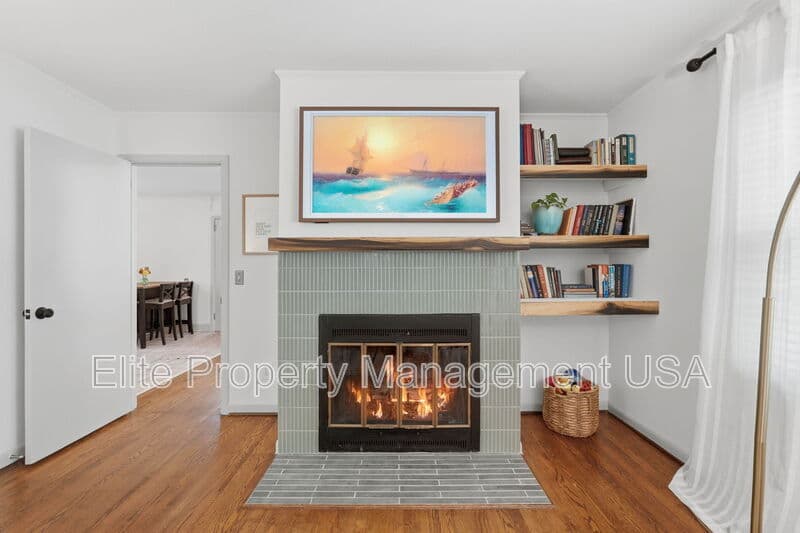 Gainesville House: 1338 Northwood Cir NE