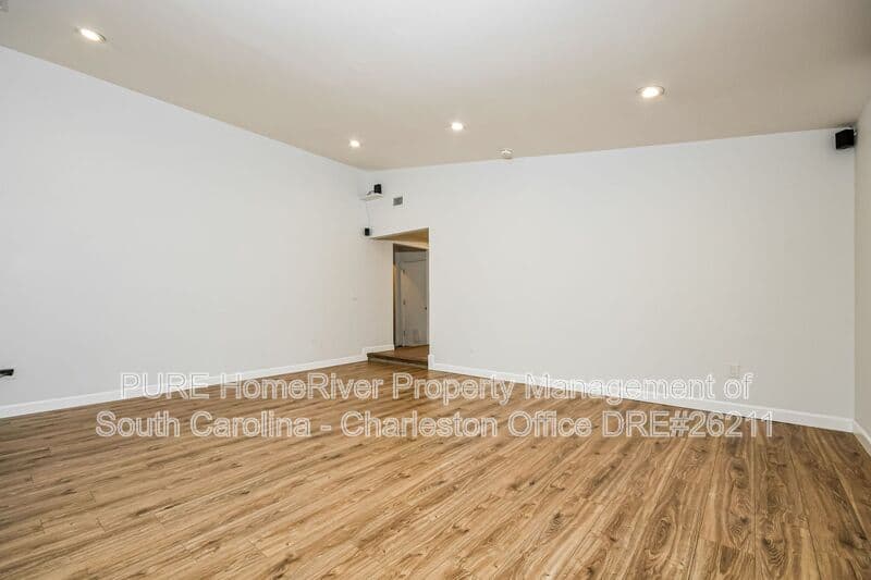 Summerville House: 102 Baldwin Lane