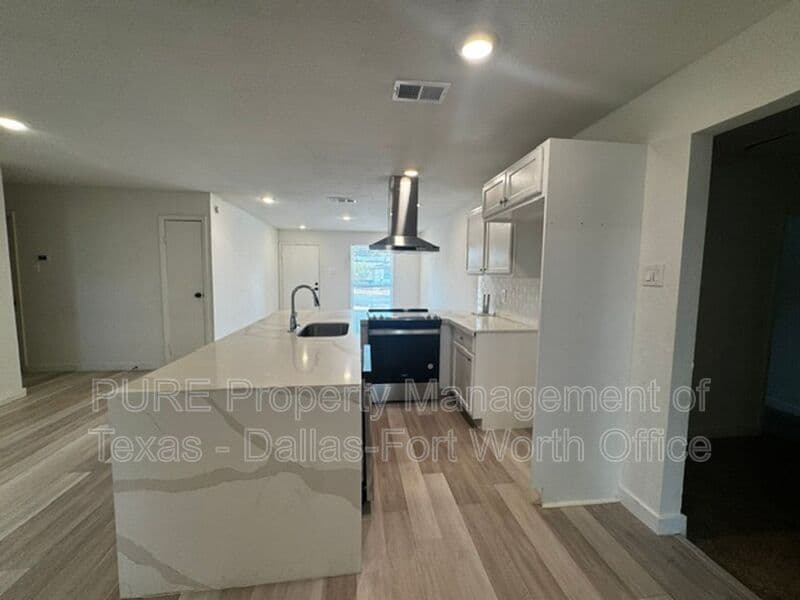 Dallas House: 3814 Happy Canyon Dr