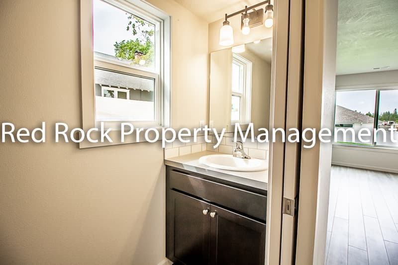 Spokane Valley Condo: 2009 North Flora Road