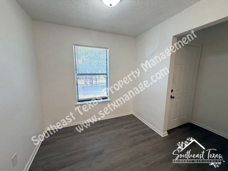 Kirbyville House: 1410 South Elizabeth Avenue