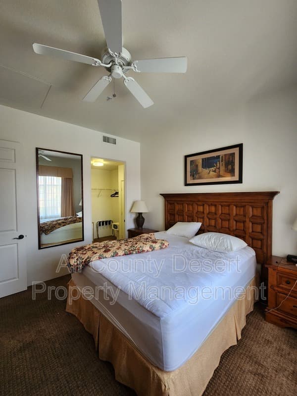 La Quinta Condo: 50650 Santa Rosa Plaza