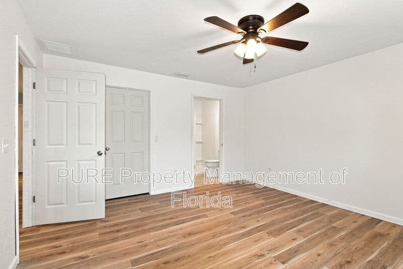 Williston House: 11330 NE 66th Lane