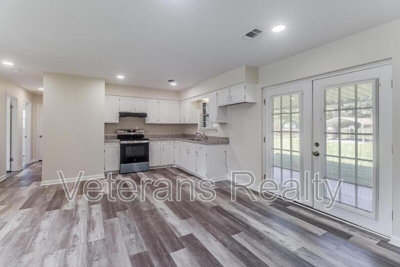Long Beach House: 129 Quarles Street