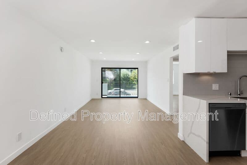 Los Angeles Condo: 1546 Bundy Drive
