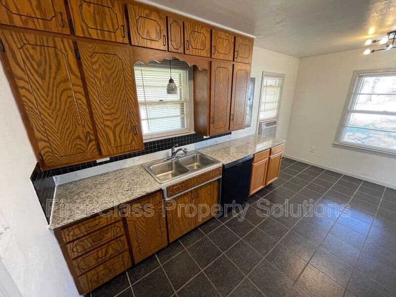 Bethany House: 6618 NW 31st St