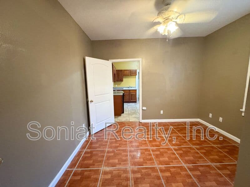 New Orleans House: 1121 S. Genois St.