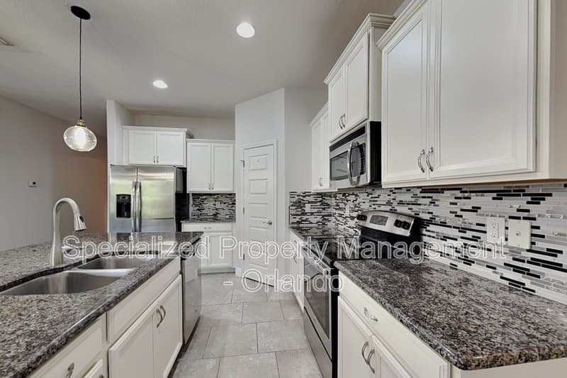 Winter Garden Townhome: 15543 Waterleigh Cove Dr
