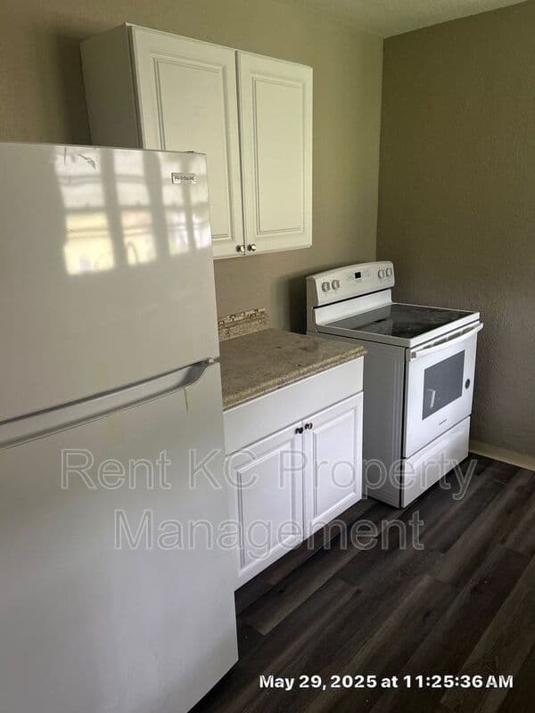 Kansas City House: 800 E 75th Terrace