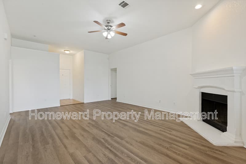 Haslet House: 900 San Felipe Trail