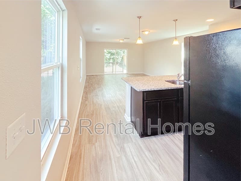 Jacksonville House: 8585 Jasper Ave