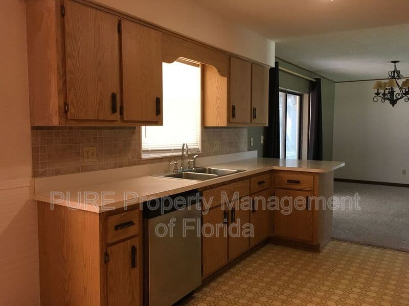 Ocala House: 3242 NE 32 Avenue