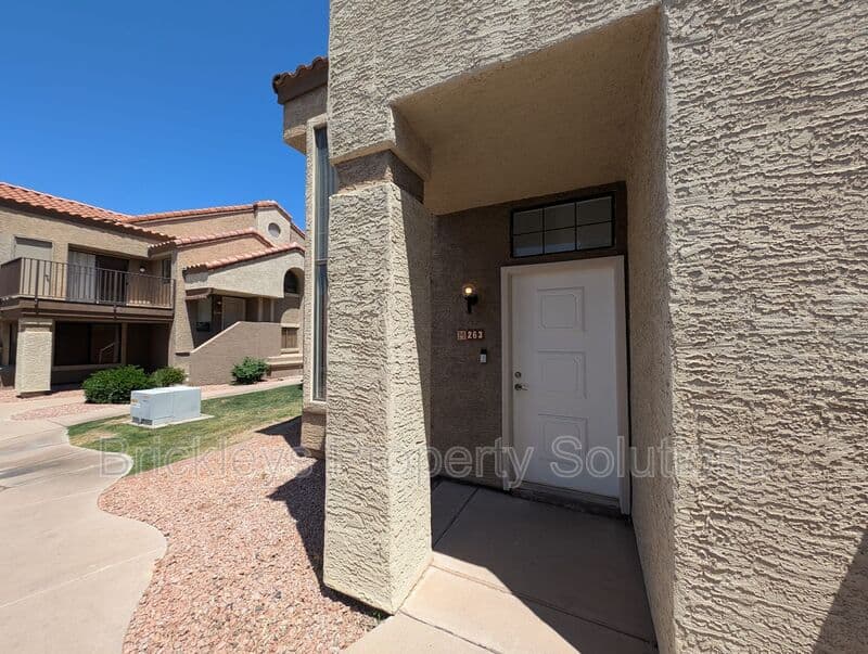 Tempe Condo: 1905 E University Dr
