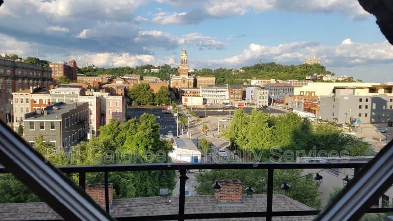Cincinnati Condo: 1202 Main St