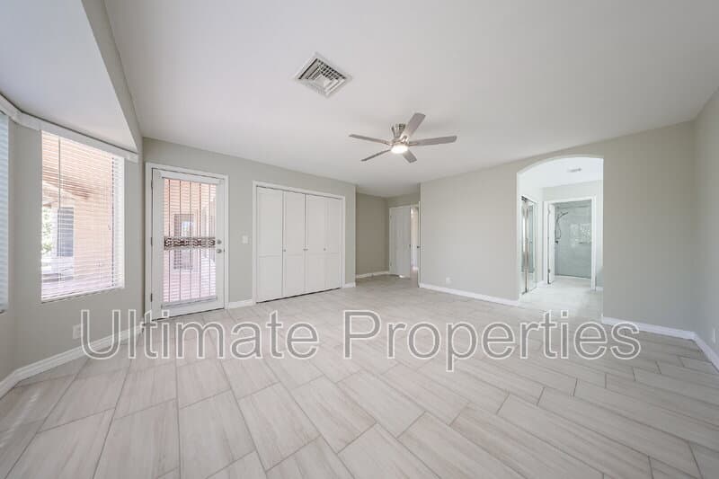 Peoria House: 8738 W Rockwood Dr