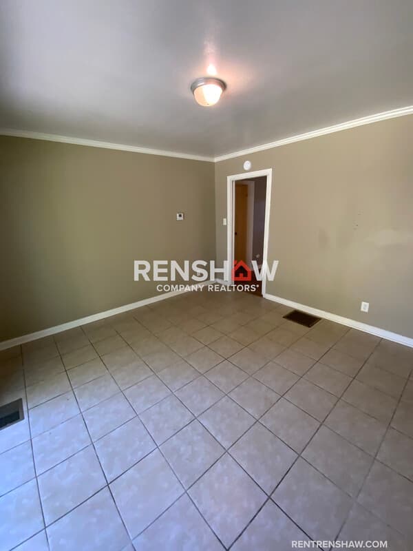 Jackson House: 157 Oak Grove Rd