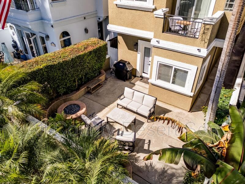 Huntington Beach House: 621 8th St