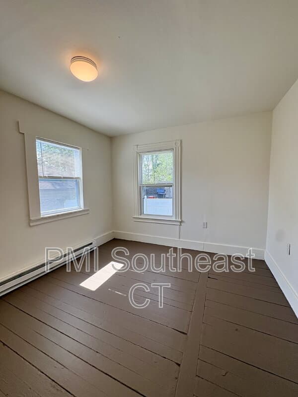 New London Condo: 7 Griswold Court