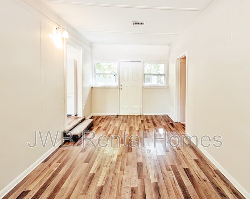 Jacksonville House: 2421 Barnett St