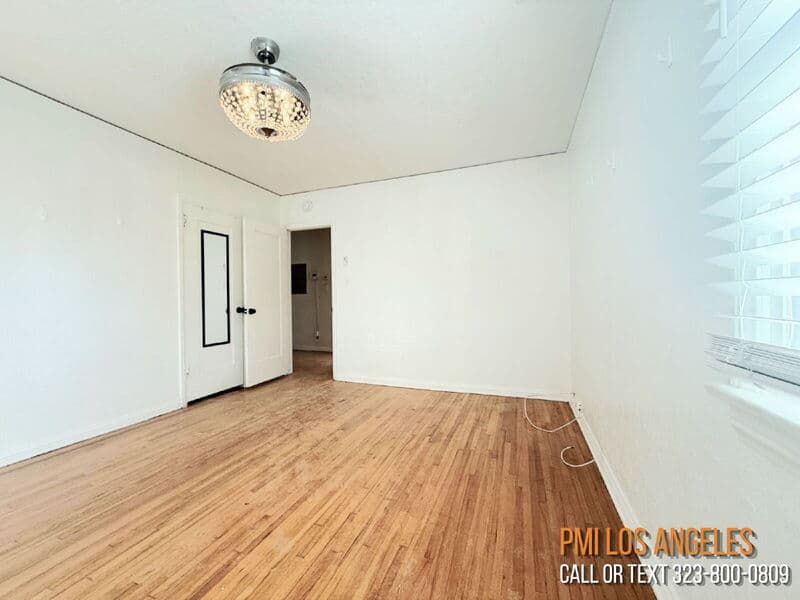 Los Angeles House: 7001 2nd Avenue