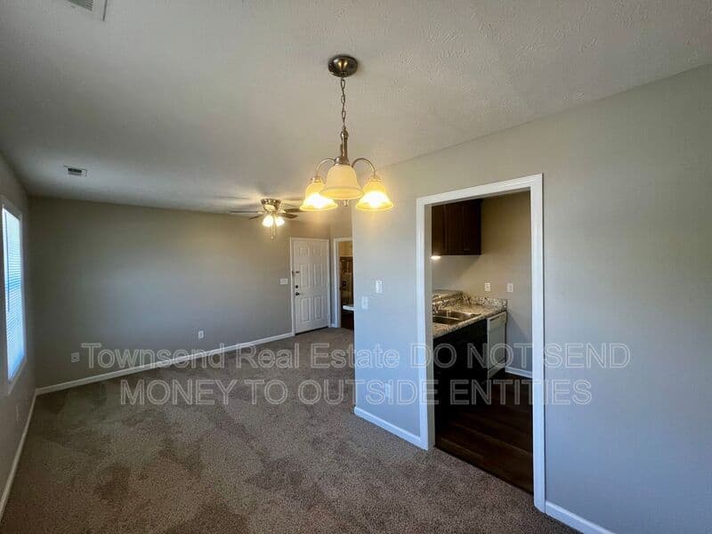 Fayetteville House: 1425D Ireland Dr