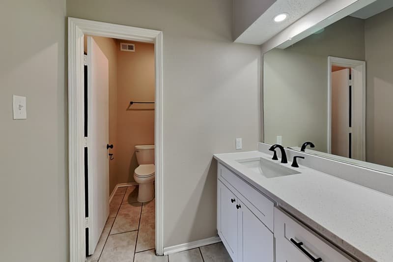 Rowlett House: 6204 Alissa Dr