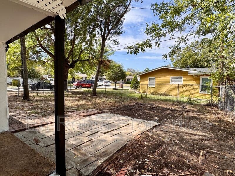 Arlington House: 1414 Lackland St