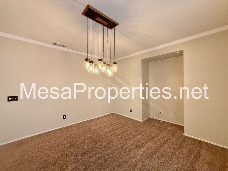 Victorville House: 12604 Sunglow Lane