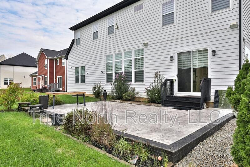 Lewis Center House: 2246 Koester Trace