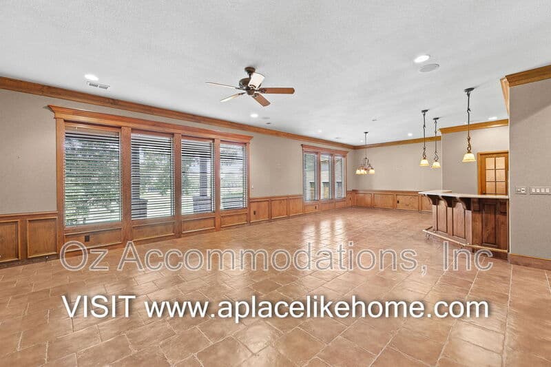Loch Lloyd House: 16690 Country Club Ct