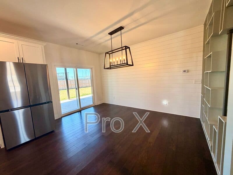 Centerton House: 1141 Red Maple St