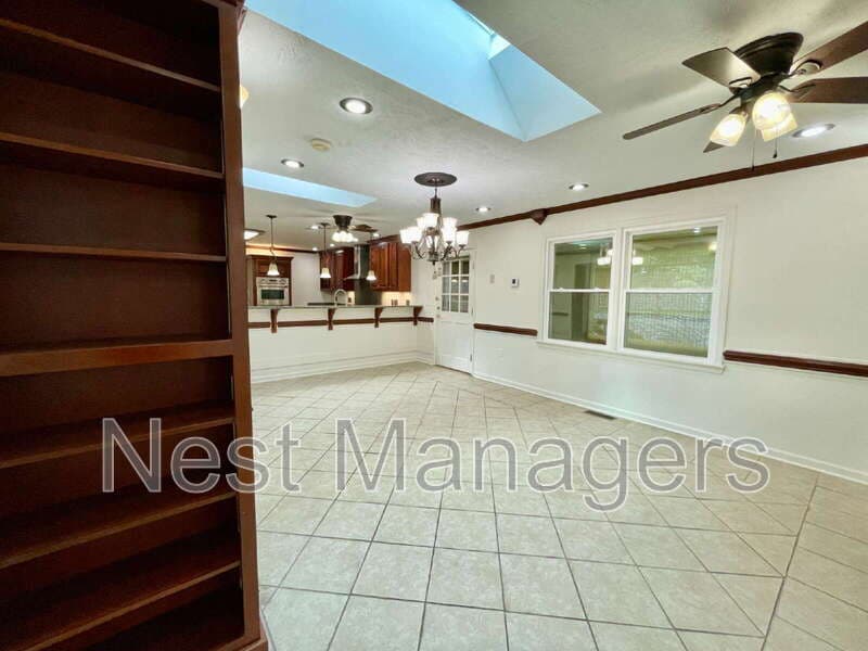 Fayetteville House: 5704 Kindley Dr
