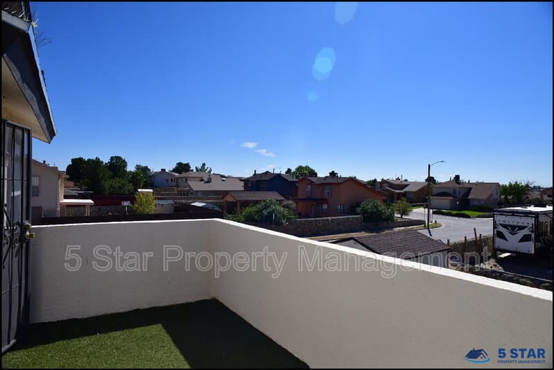 El Paso House: 12062 Ben Proctor Dr